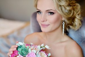 beautiful bride holding a bouquet of flowers